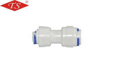 Chine Forme rapide droite en plastique blanche d'égal du connecteur K1564 avec 1/4&quot; 3/8&quot; pore de tube fournisseur