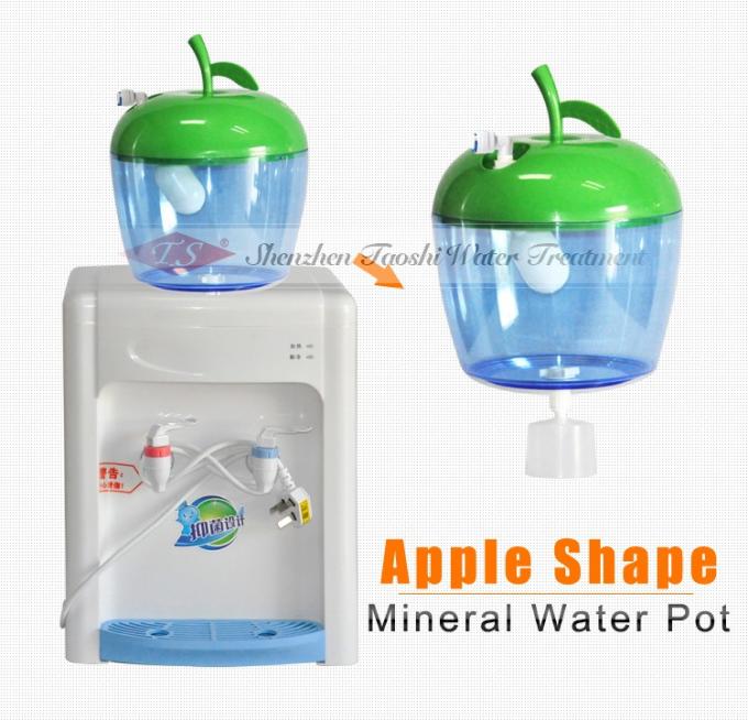 Apple forment le pot en plastique clair de l'eau minérale pour le distributeur d'eau potable